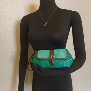 PERFECT CONDITION | Elizabeth Arden Green Wristlet
